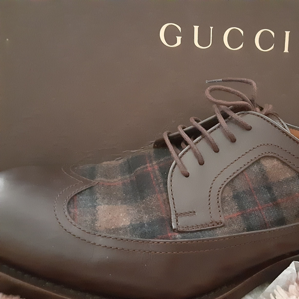 100 % Authentic Gucci dress shoes / plaid